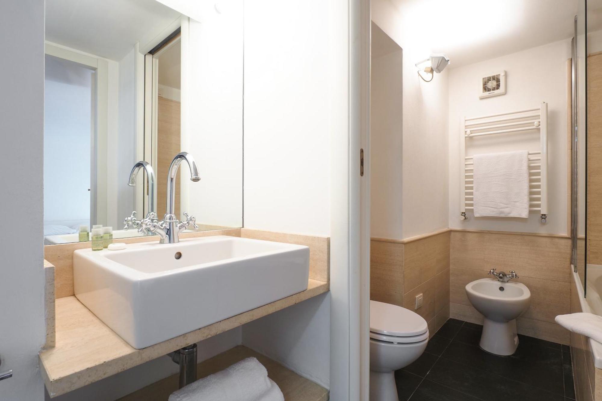 Enchanting Loft Between History And Tranquility Milano Exteriör bild